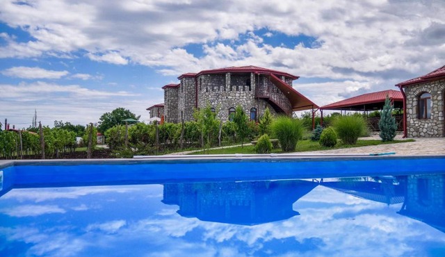 Chateau White Flags შატო თეთრი ბაირაღები