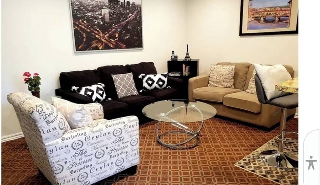 Chic 1-bedroom apartment with AC, WiFi in fabulous West Hollywood in West Hollywood