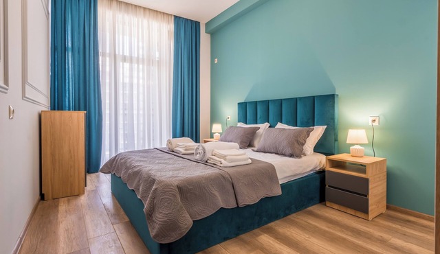 Chic, Brand-New Condo Close to Metro Station – Convenient & Comfortable Stay