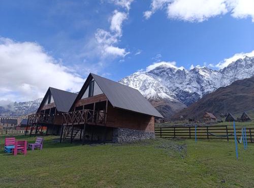 Cliffside cottage Kazbegi
