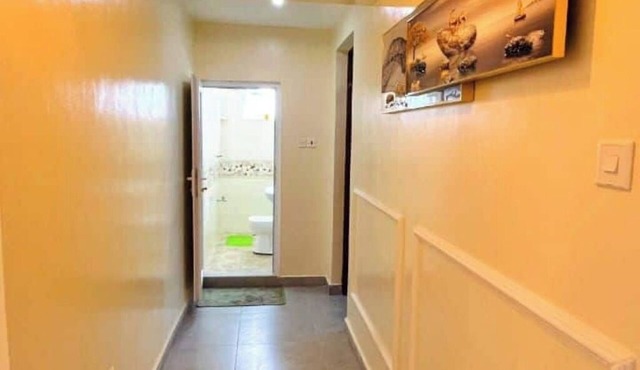 Coastal Comfort: Cosy 2-Bedroom with Ensuite, Minutes from the Beach in Mombasa