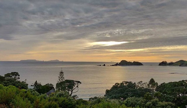 Comfortable bach with stunning views over a beautiful beach in Moureeses Bay