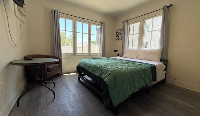Comfortable Studio Unit on 2nd Floor in Los Angeles