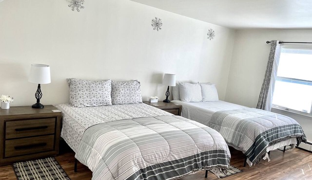 Comfy, Clean & Spacious w/2 TVs, parking, laundry in Hackensack