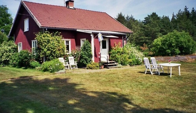 COTTAGE 100 M FROM LAKE VÄNERN* in Ekenäs Säffle
