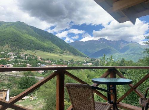 Cottage Cozy Side with Stunning Mountain View