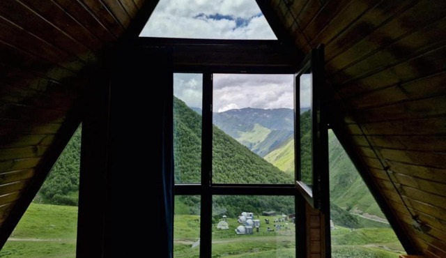 Cottage Hillside in Juta