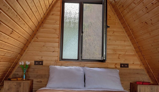 Cozy 1-bedroom cottage in enchanting Khelvachauri Municipality with AC