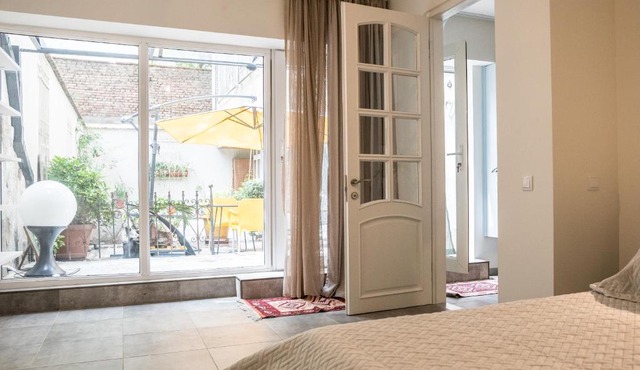 Cozy Apartment With The Inner Garden in Central Vake