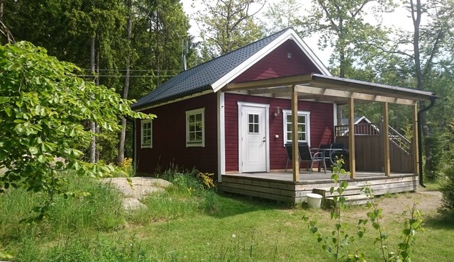 Cozy cottage near the lake, including free Wi-Fi and own rowing boat in Hallaryd