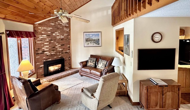 Cozy Private Mountain Retreat, 5 mins to Echo Lake, 3 mins to town in North Conway