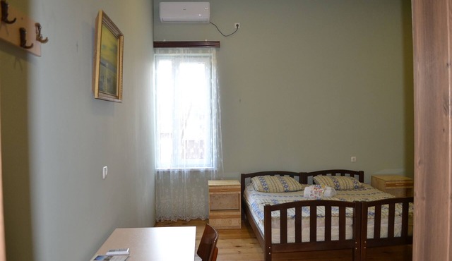 Cozy quiet house in historical Kutaisi 400m to the centre