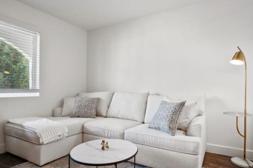 Cozy Scottsdale Studio - King Bed, Pool, & Parking in Scottsdale
