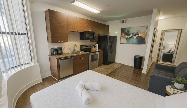 Cozy Studio · Free Parking · Pool · Gym · Hot Tub · BBQ · Workspace in Marina del Rey