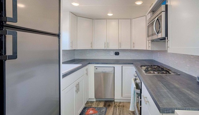 Cozy Tiny Home located in the heart of Pinetop Lakeside Arizona. in Lakeside