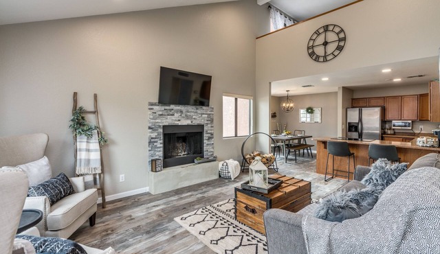 Cozy, Unique, Clean Condo with pool, walking distance from Sabino Canyon Tours! in Tucson