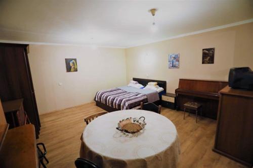 Cozy, Warm & Cheap - NO SMOKING