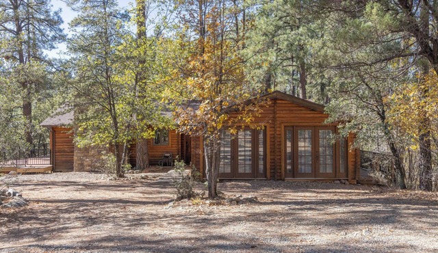 CozyCreekCabin-Treehouse-Large Deck-Mountain Home in Prescott