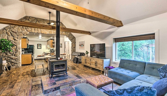 Creekside Morrison Cabin ~ 9 Mi to Red Rocks Park! in Morrison