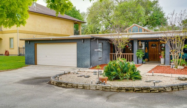 Deck & Gas Grill: Riverfront McQueeney Duplex in McQueeney