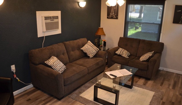 Delightful 1-bedroom tiny home in quiet area in Sergeant Bluff