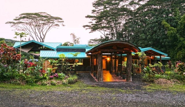 Deluxe Premium Cabin at Eco Retreat & Farm-Stay in Pahoa