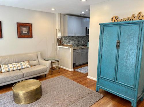 Downtown House Free On-site Parking A in Washington