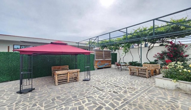Dreamvilla tbilisi.Spacious 12-bedroom villa in perfect Tbilisi for large groups