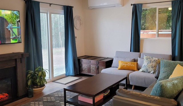Eastwood Escape Cottage Hot Tub in Oakhurst