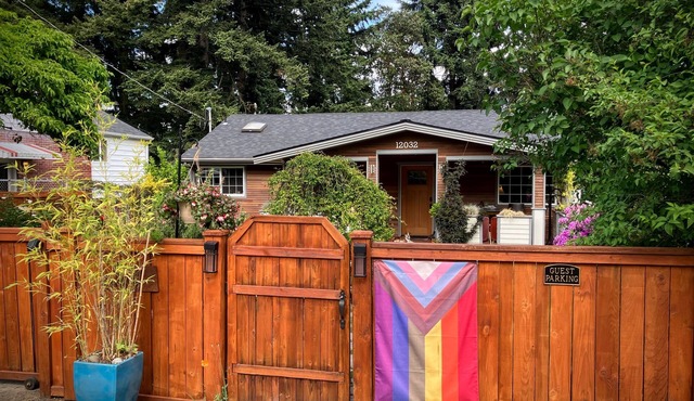 Easy access to downtown and stadiums! Welcome to North Seattle! in Seattle