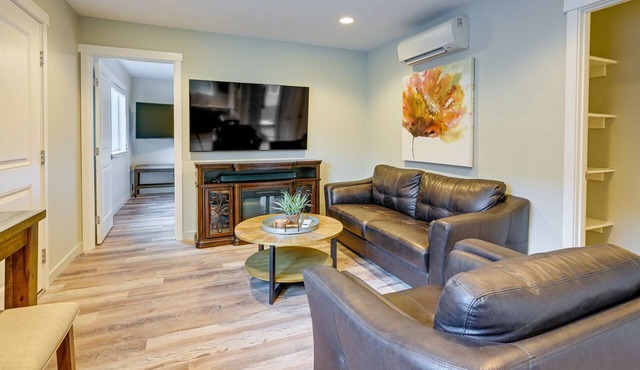 Easy Commuting! Modern SeaTac Unit w/Fireplace in SeaTac