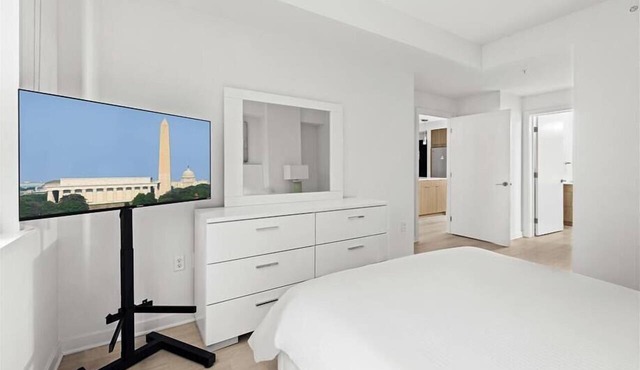 Electric Car Charging Available! nr Capitol 2BR w/Parking in Washington