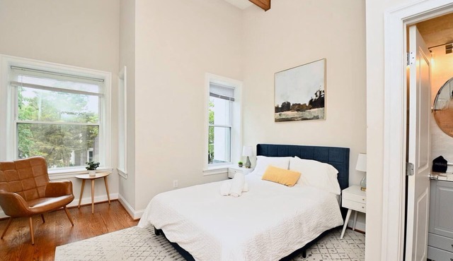 Elegant 5BR home 1 mile from Capitol Hill!Free Parking! in Washington DC
