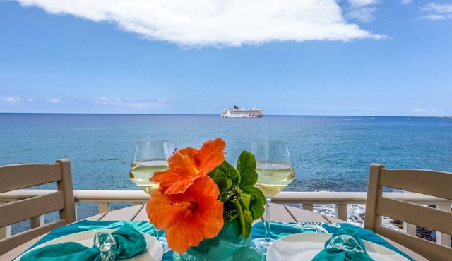 🌊 EPIC Oceanfront Condo at Hale Kona Kai #403, TOP FLOOR, ELEVATOR, CENTRAL AC 🐬 in Kailua-Kona