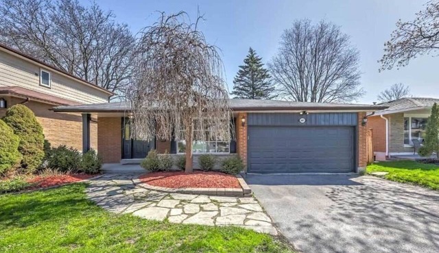 Executive Parkside Retreat in Heart of Unionville in Markham