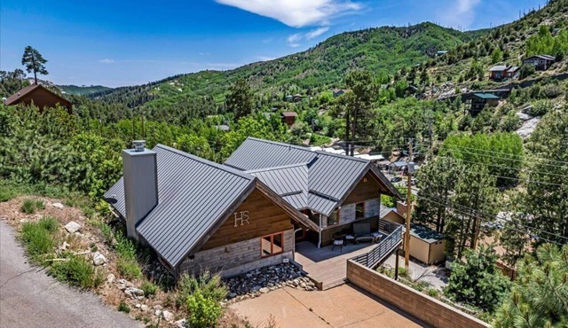 Experience Heaven Sent Ranch Mountain Style 3-bedroom home hot tub in Mt Lemmon in Summerhaven