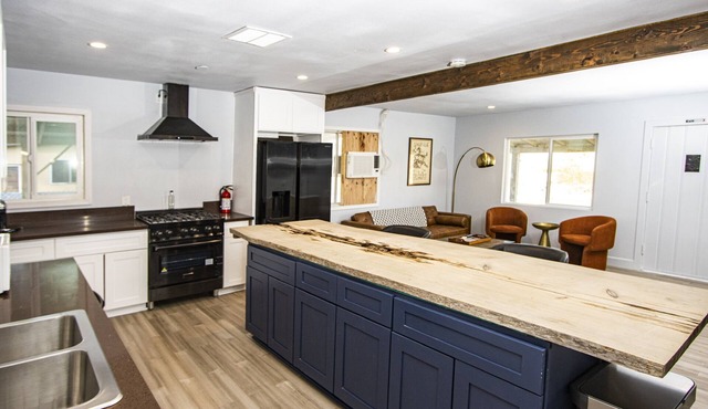 Experience the magic of Joshua Tree. Your cozy bungalow awaits. in Twentynine Palms