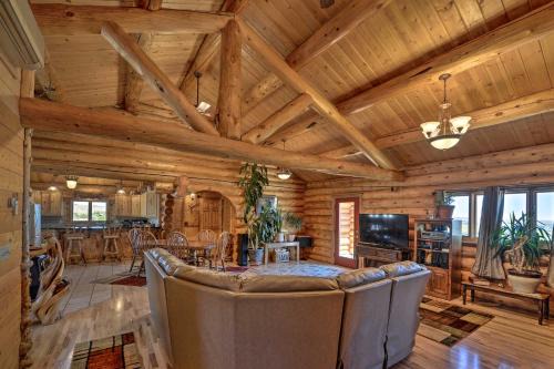 Exquisite Log Home with Lander Valley Views! in Lander