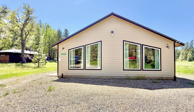 Family-Friendly 2-bedroom house with AC, WiFi near Yosemite Valley in Mariposa