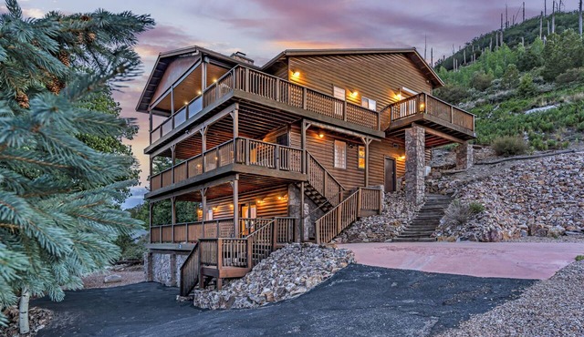 Family friendly 3-bedroom cabin in Summerhaven with Starlink in Summerhaven