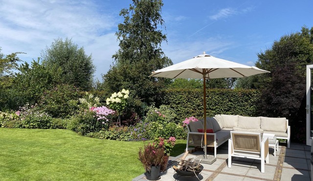 Family house, 4 x 2 bed, waterfront villa - Amsterdam in Abcoude