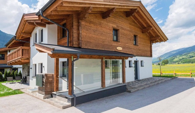 Fantastic chalet with sauna in Niedernsill