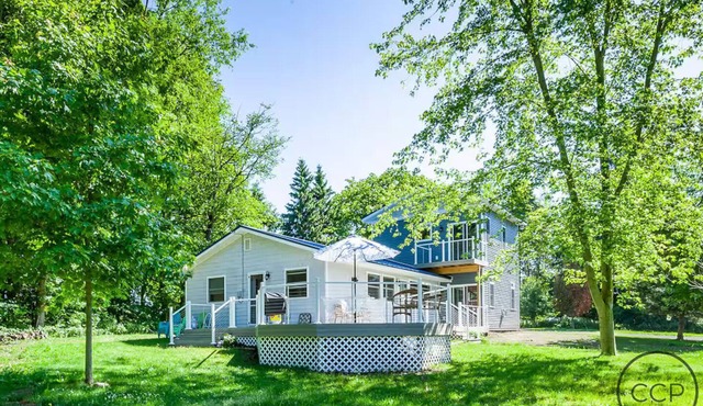 Firepit, Deck & Views | Stairs to Lake Michigan in Montague