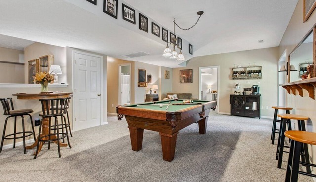 Fun and Open Space Near Everything - Pool table, Hot Tub in Williamsburg in Williamsburg