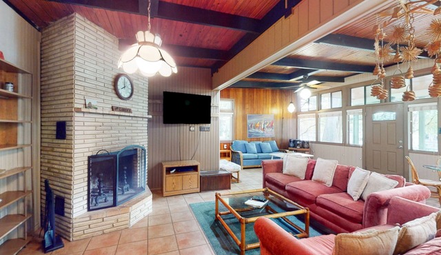 Funshine | Riverfront house in Mc Queeney with guest house, river views, grill in McQueeney