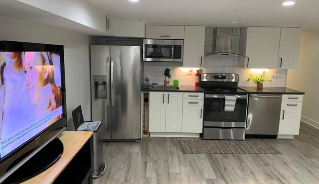 Furnished 2 Bedroom-2 Bathroom near Historic Sites, Sleeps 6 in Washington