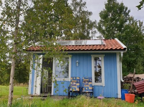 Gäststuga i vacker natur, bastu, bubbelpool sommartid och gratis parkering nära Borås, Ulricehamn och Lassalyckan, guesthouse with nice view with sauna and free parking close to Dalsjöfors and fishing in Borås