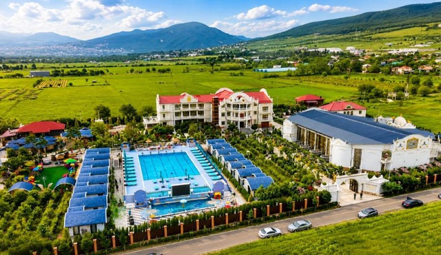 Golden Lagoon Swimming pool & Guesthouseas