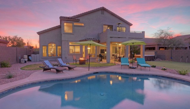 Golf Course & Mt VIEWS: Htd POOL, Hot Tub, Putting Green, Fire Pit, 3 Bikes in Mesa
