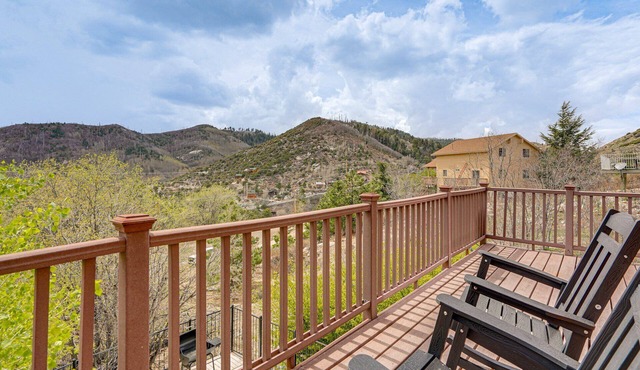 Gorgeous 4-bedroom cabin in enjoyable Summerhaven getaway +game room in Summerhaven